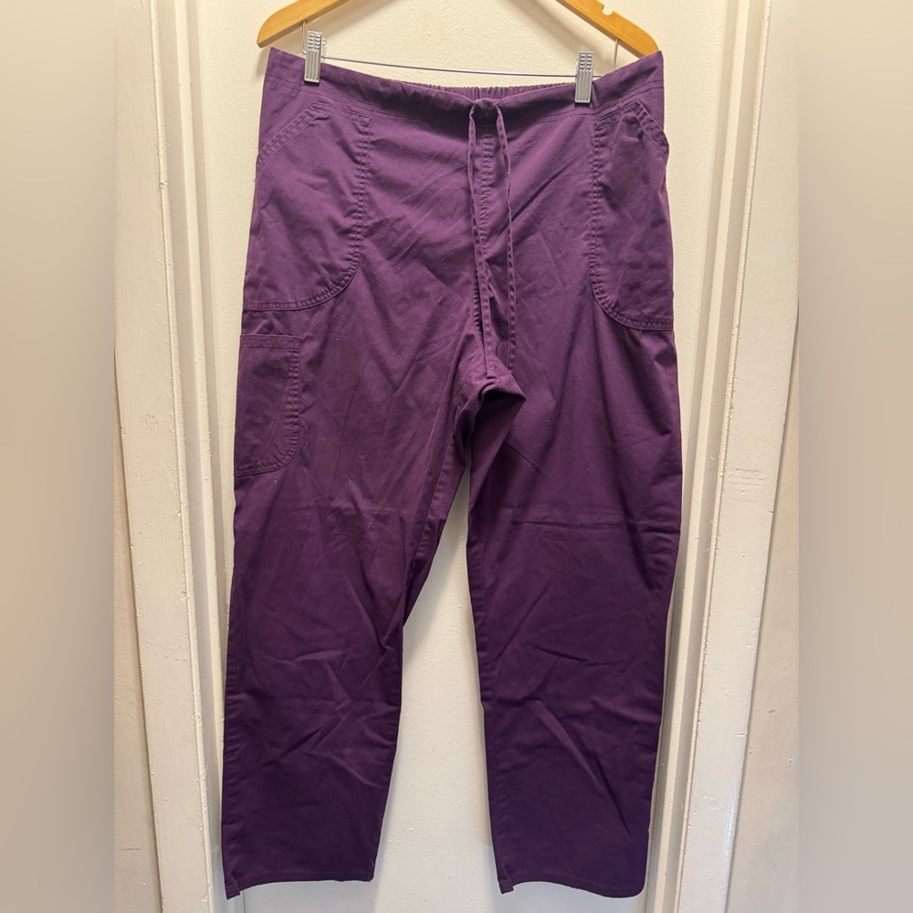 Scrubstar size large eggplant scrub pant. EUC. Elastic/drawstring closure.